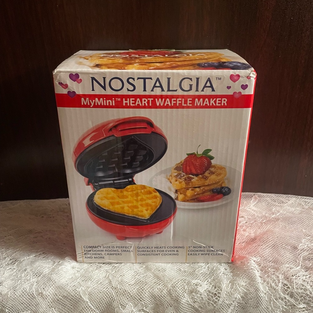Nostalgia MyMini Red Heart Waffle Maker
